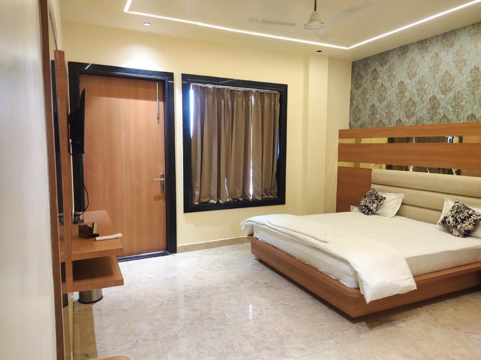Shri Laxmi Inn Orai Exterior foto